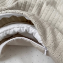 Paturica bebe din satin si material tricotat cu pilota si fundita, latte (5)